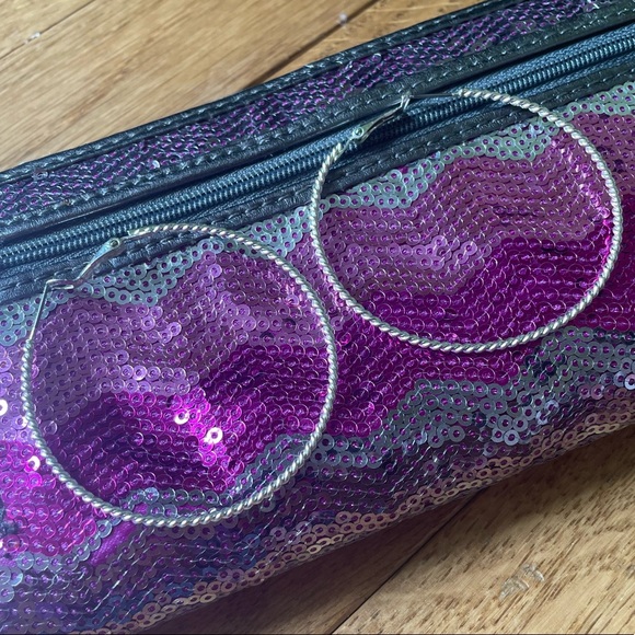 SILVERTONE TWISTED SWIRL HOOP EARRINGS - Picture 1 of 1